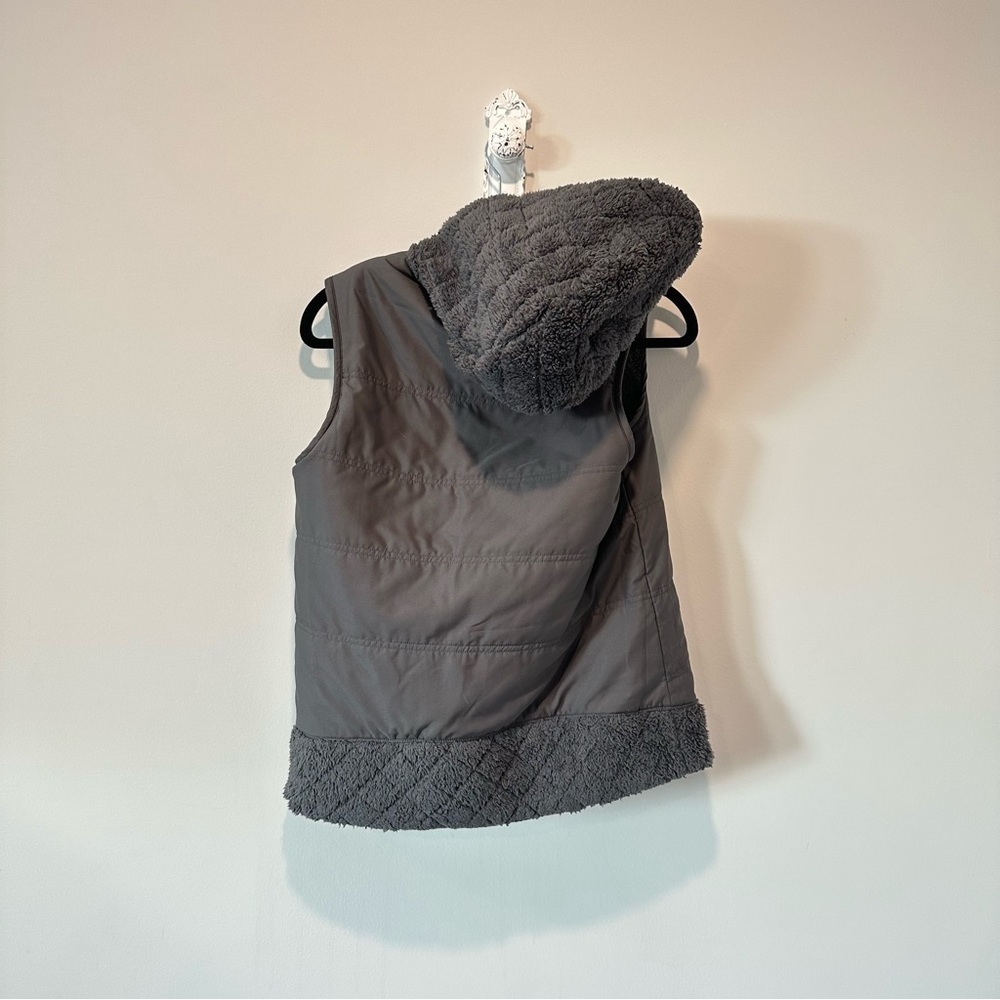 Patagonia Women’s Los Gatos Hooded Fleece Vest - Picture 6 of 8